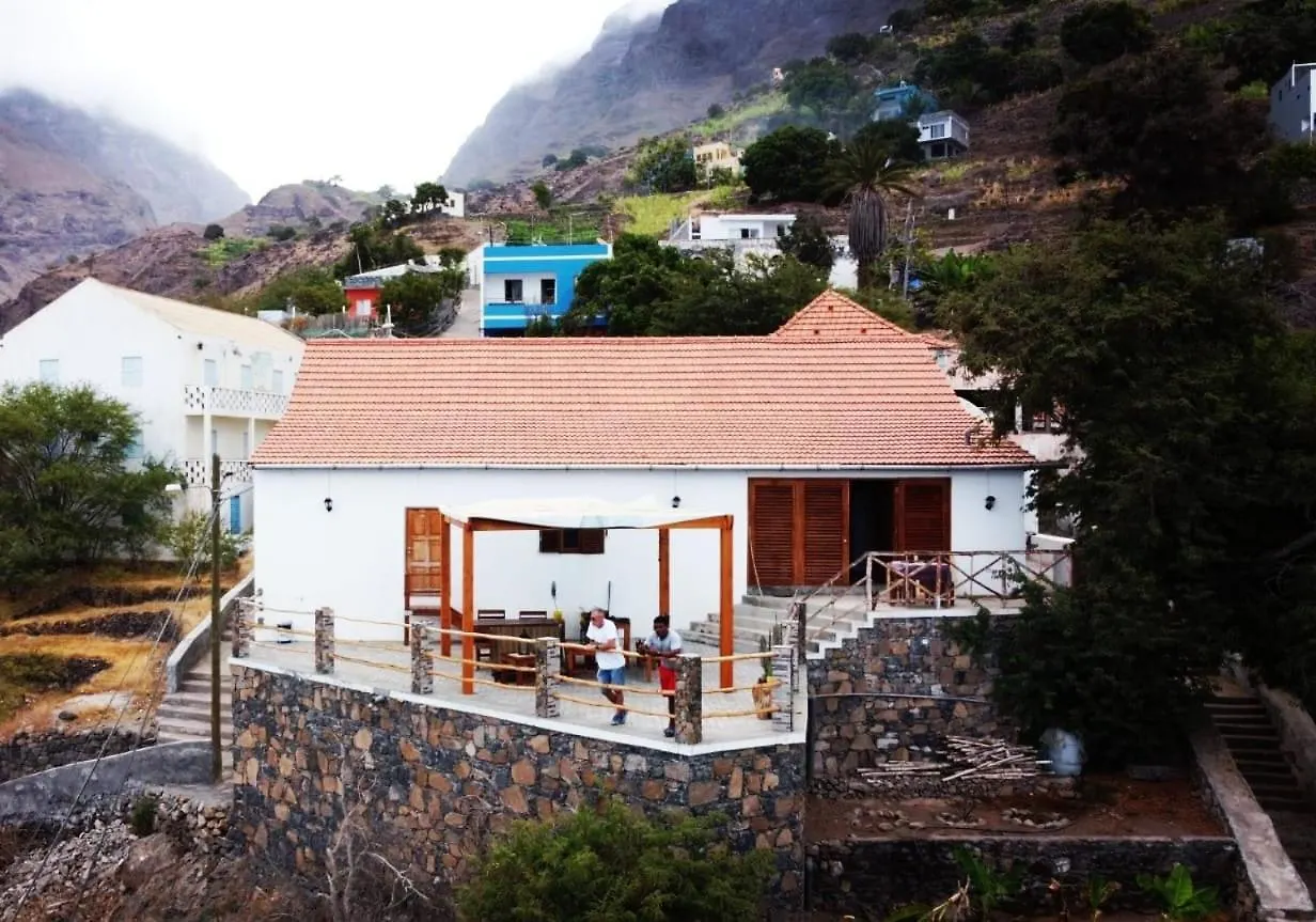 Bed and Breakfast Kaza Ladera Seladinha